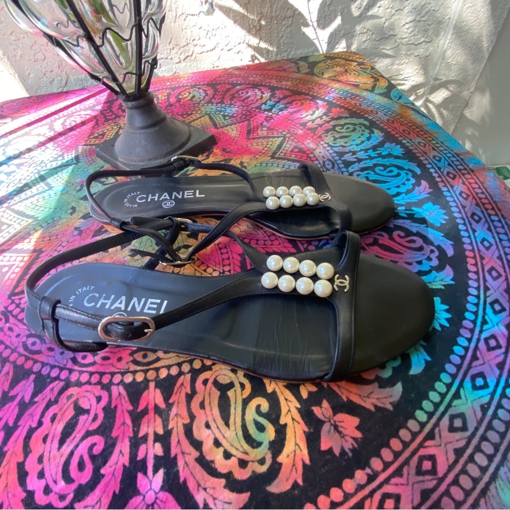 Chanel Rare and Authentic Pearl Embellished Leather Strappy Sandals Size 37.5 - Picture 10 of 10